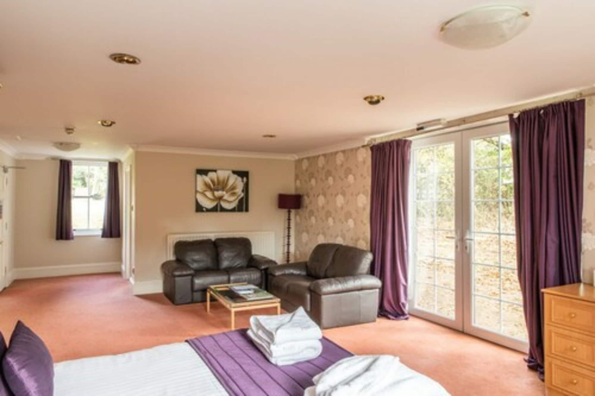 Woodland Manor Hotel Bedford Bagian luar foto