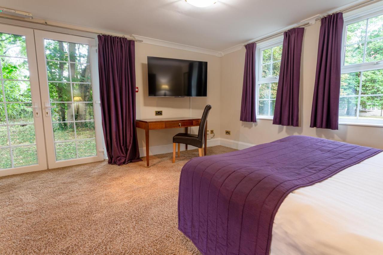 Woodland Manor Hotel Bedford Bagian luar foto