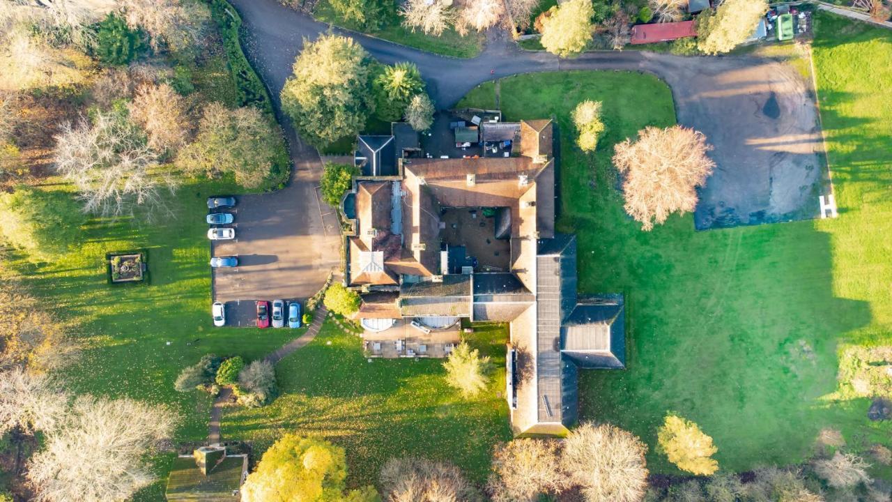 Woodland Manor Hotel Bedford Bagian luar foto
