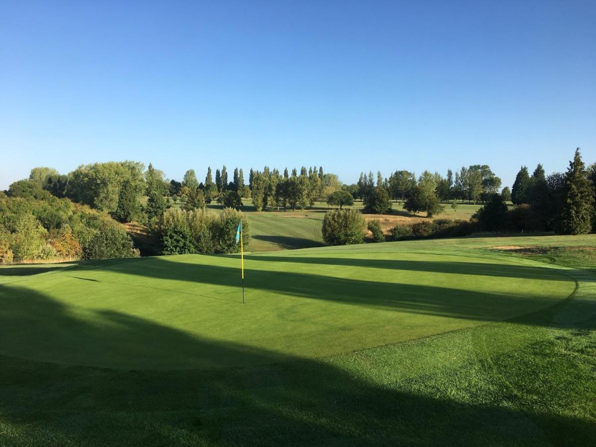 Woodland Manor Hotel Bedford Bagian luar foto