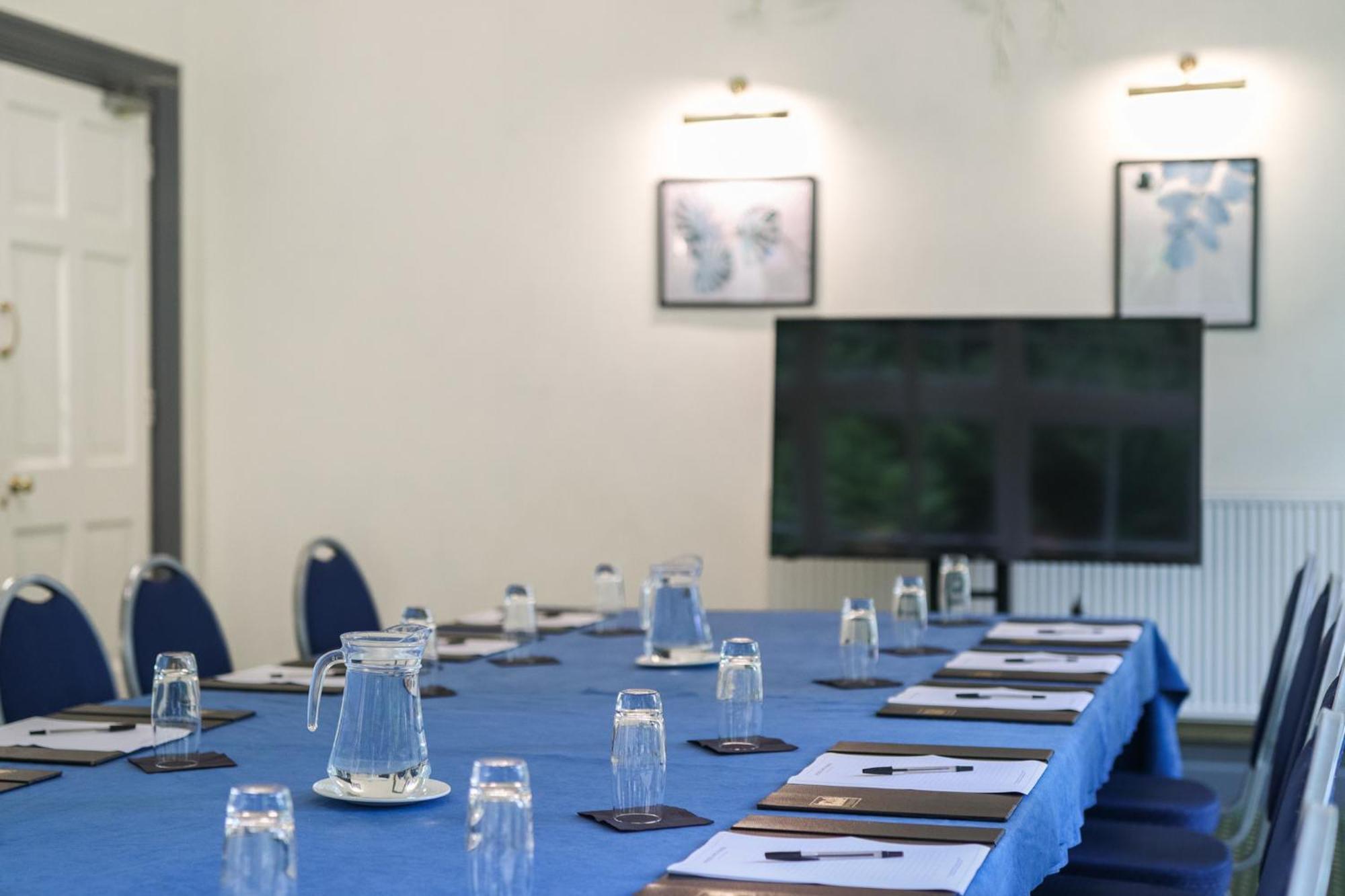 Woodland Manor Hotel Bedford Bagian luar foto