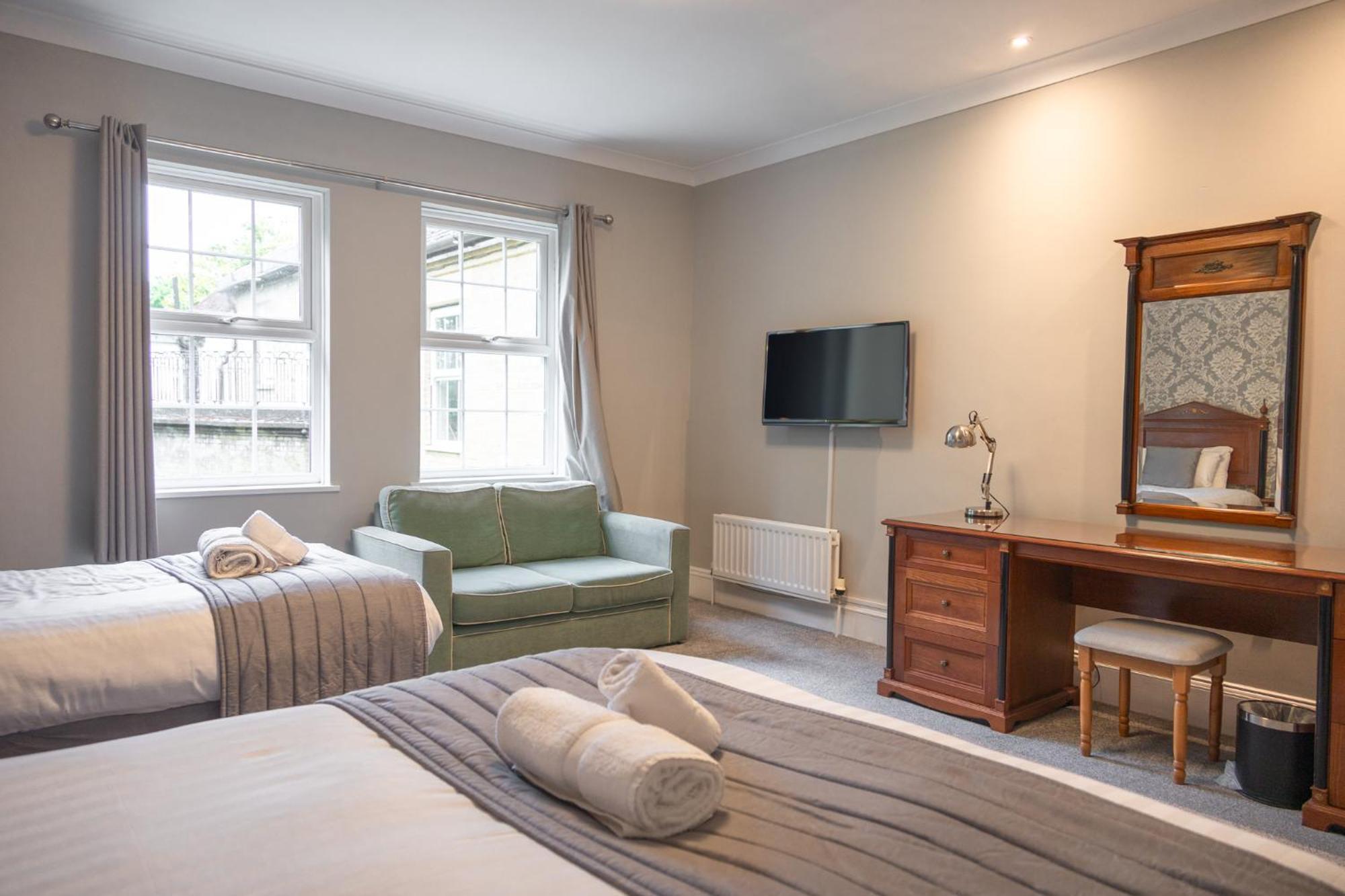 Woodland Manor Hotel Bedford Bagian luar foto