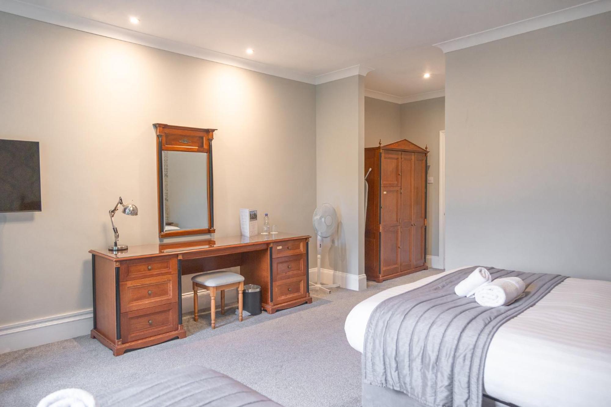 Woodland Manor Hotel Bedford Bagian luar foto