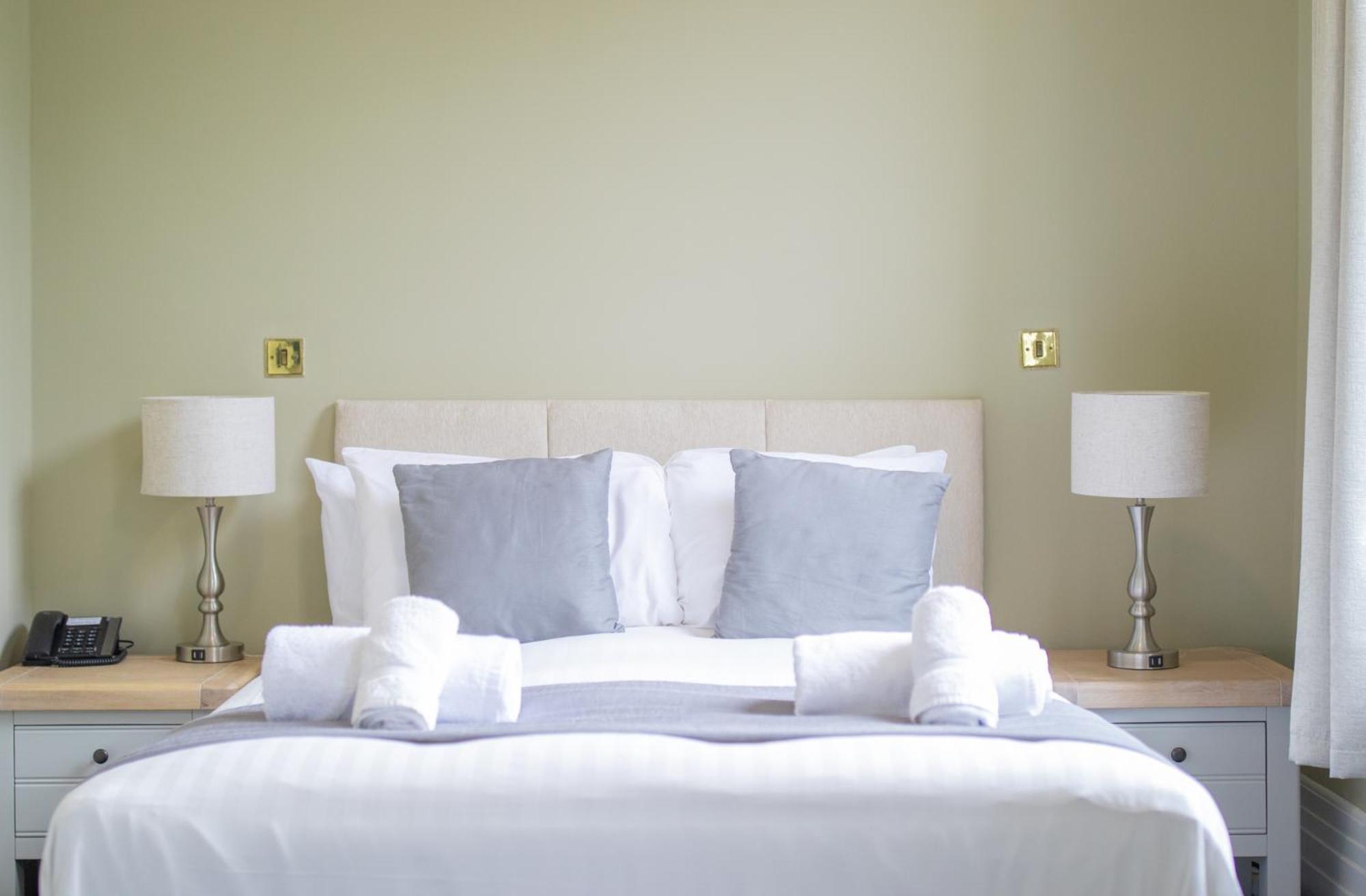 Woodland Manor Hotel Bedford Bagian luar foto