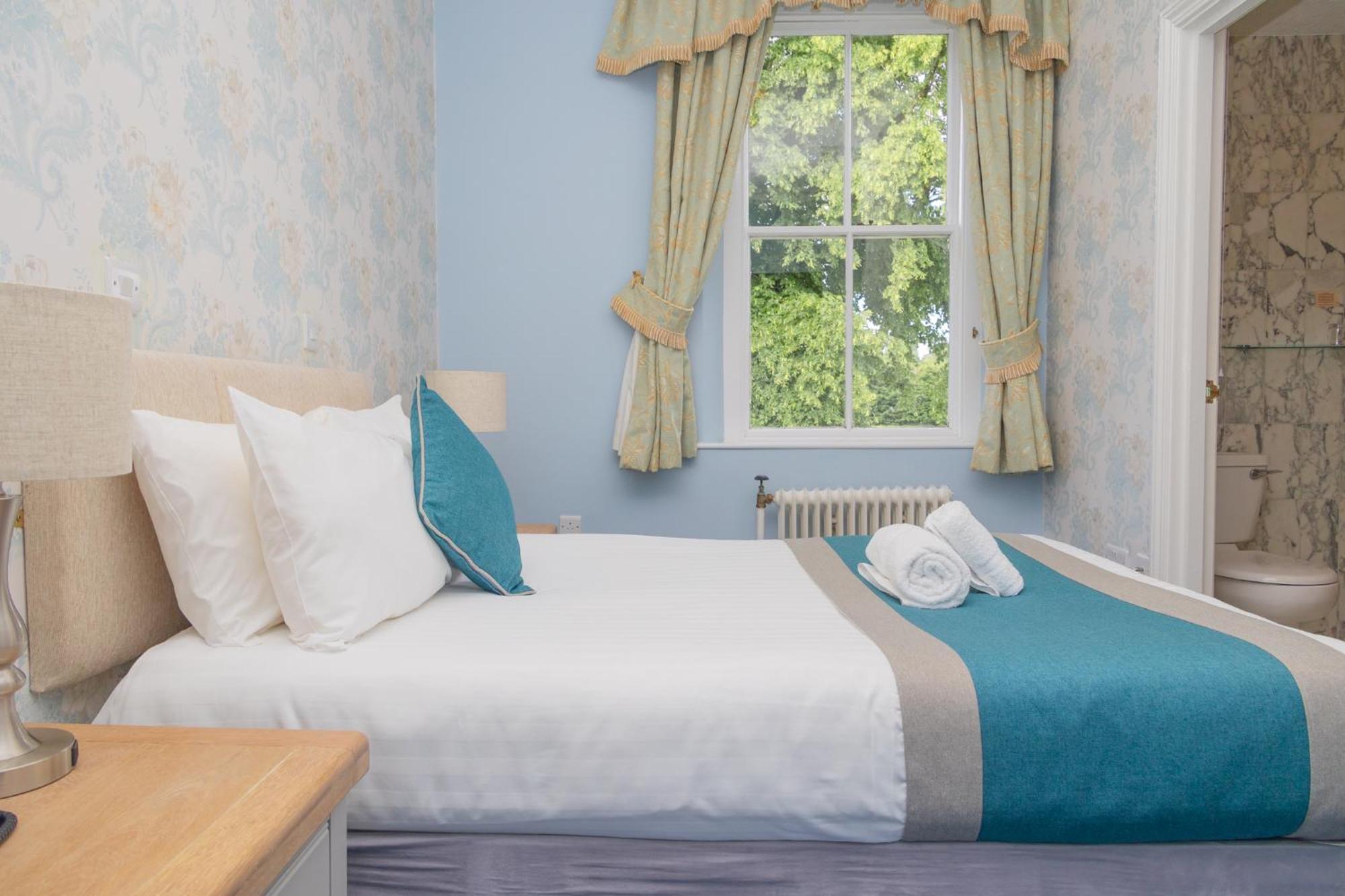 Woodland Manor Hotel Bedford Bagian luar foto